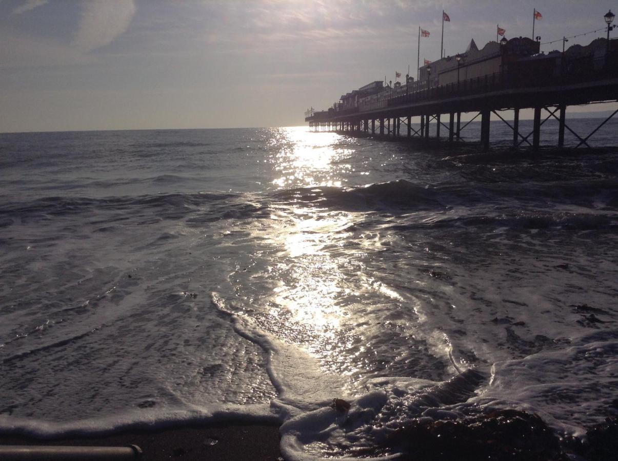 Barbie House ,Opposite The Beach & Paignton Pier , 2 Bedroom Apartment With Private Car Space & Garden , Free Access Next Door To The Stunning Ballet & Make Up School & A Beautiful Ladys Beauty Salon (Adults Only) Екстериор снимка