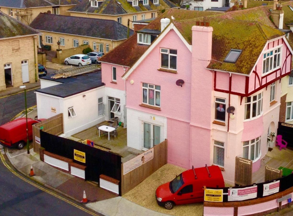 Barbie House ,Opposite The Beach & Paignton Pier , 2 Bedroom Apartment With Private Car Space & Garden , Free Access Next Door To The Stunning Ballet & Make Up School & A Beautiful Ladys Beauty Salon (Adults Only) Екстериор снимка
