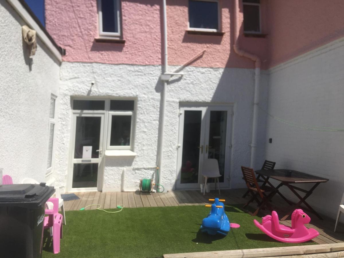 Barbie House ,Opposite The Beach & Paignton Pier , 2 Bedroom Apartment With Private Car Space & Garden , Free Access Next Door To The Stunning Ballet & Make Up School & A Beautiful Ladys Beauty Salon (Adults Only) Екстериор снимка