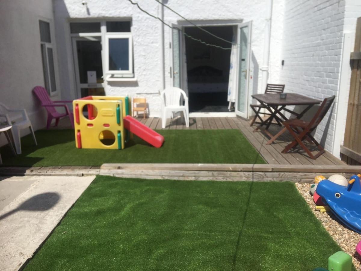 Barbie House ,Opposite The Beach & Paignton Pier , 2 Bedroom Apartment With Private Car Space & Garden , Free Access Next Door To The Stunning Ballet & Make Up School & A Beautiful Ladys Beauty Salon (Adults Only) Екстериор снимка
