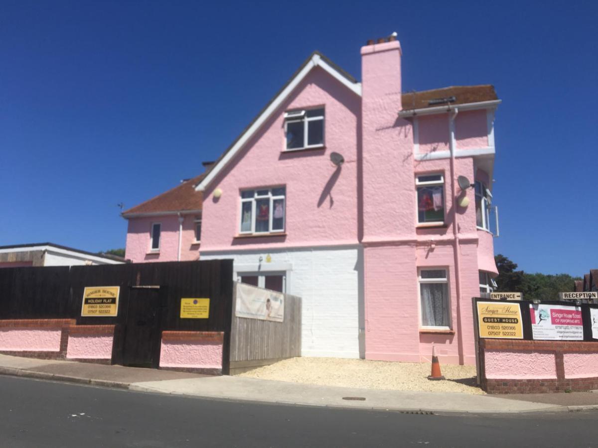 Barbie House ,Opposite The Beach & Paignton Pier , 2 Bedroom Apartment With Private Car Space & Garden , Free Access Next Door To The Stunning Ballet & Make Up School & A Beautiful Ladys Beauty Salon (Adults Only) Екстериор снимка