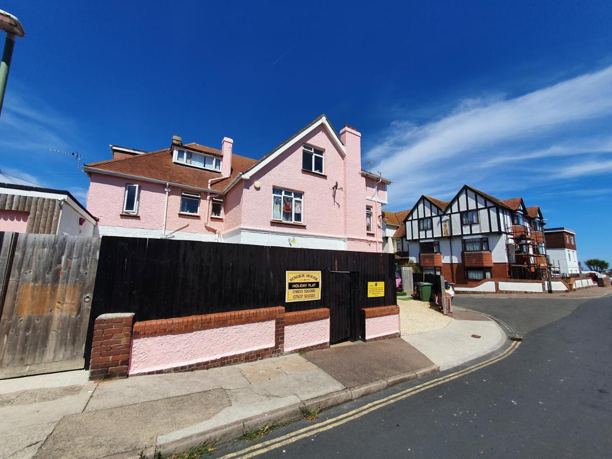 Barbie House ,Opposite The Beach & Paignton Pier , 2 Bedroom Apartment With Private Car Space & Garden , Free Access Next Door To The Stunning Ballet & Make Up School & A Beautiful Ladys Beauty Salon (Adults Only) Екстериор снимка