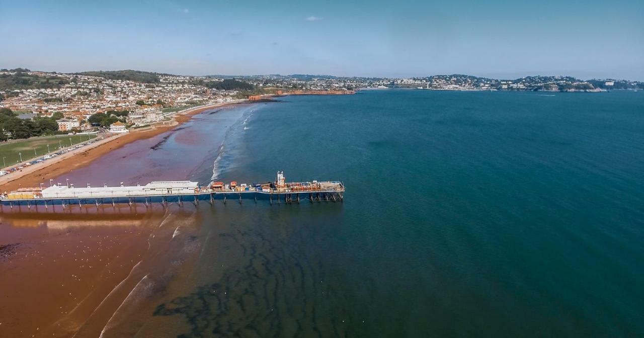 Barbie House ,Opposite The Beach & Paignton Pier , 2 Bedroom Apartment With Private Car Space & Garden , Free Access Next Door To The Stunning Ballet & Make Up School & A Beautiful Ladys Beauty Salon (Adults Only) Екстериор снимка